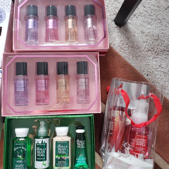 Bath and body VS GIFT SETS - Picture 1 of 6